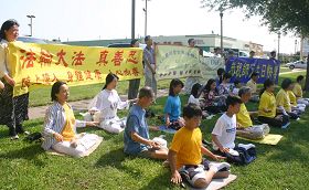 '休士顿学员庆祝世界法轮大法日，中国城成了亮丽的风景'