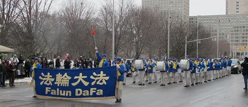 '天国乐团在游行队伍中'