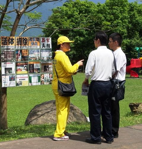 民众震惊于中共活摘法轮功学员器官的恶行