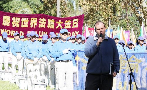 帕拉马塔市政议员詹姆斯•肖（Councillor James Shaw Parramatta City Council）在集会上发言