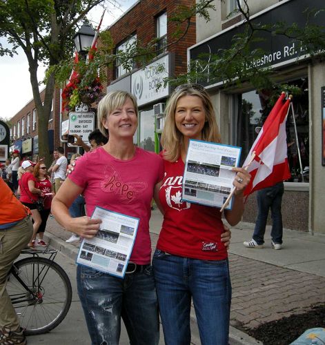 多伦多Xerox Canada公司策略副总裁Margaret Zanel女士（右）和朋友