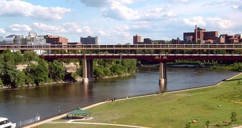 '图5：华盛顿路跨街大桥（Washington Ave. Bridge）'