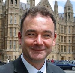 '图6：国会议员乔·科鲁达斯（Jon Cruddas MP）'