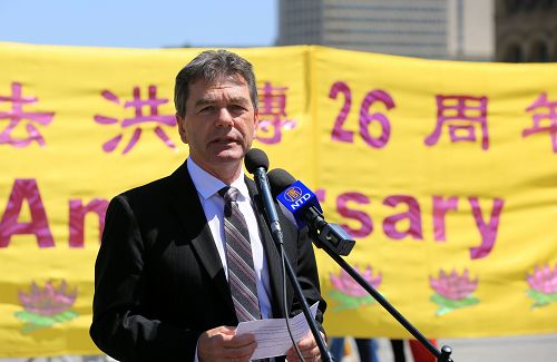 图4：国会议员David Anderson先生在集会上发言