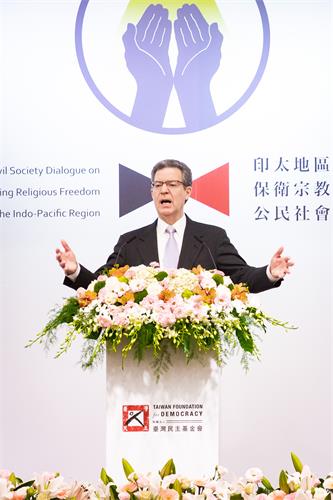 图2：美国国际宗教自由大使布朗贝克（Sam Brownback）致词