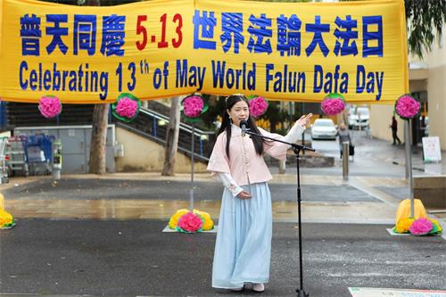 '图1～6：二零一九年五月四日，墨尔本部份法轮功学员在博士山（Box Hill）购物中心广场，用歌舞等形式 举办了大型庆典，恭贺“世界法轮大法日”'