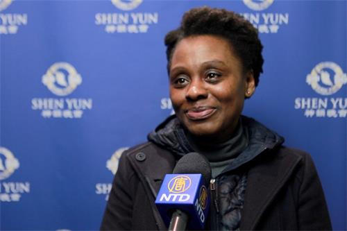 图6：大英帝国勋章得主娜塔莎·戈登（Natasha Gordon）于二零二零年一月二十三日，在伦敦Eventim Apollo剧院观看神韵。她说：神韵温暖了我的心。