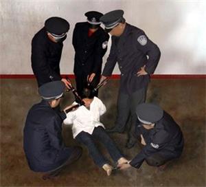 '酷刑：电击与殴打'