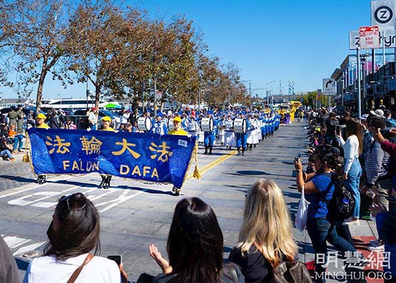 旧金山意大利传统日游行 法轮功受欢迎