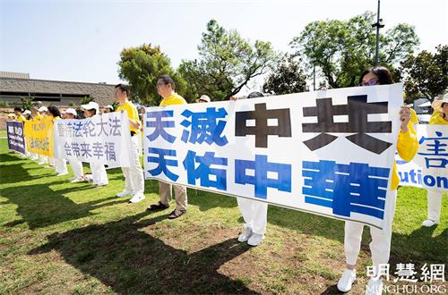 '图3～6：随后，法轮功学员举办集会，谴责中共的迫害，并呼吁制止迫害。'