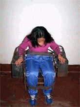 '酷刑演示：铁椅子'